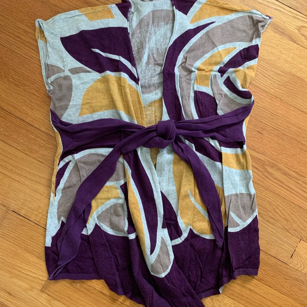 Moth (sold at Anthropologie stores) brand Sweater w/Tie Front - size Medium.
